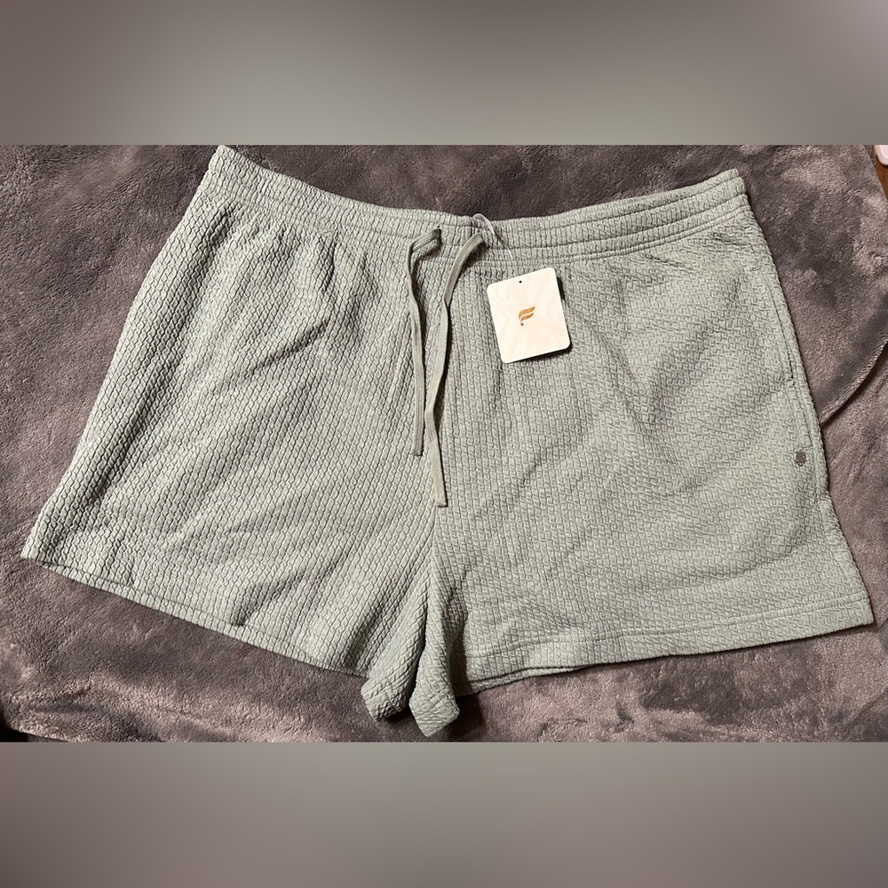 Fabletics Women XXL 14/16 Crinkle Knit High Waisted Shorts Sage Green Athleisure